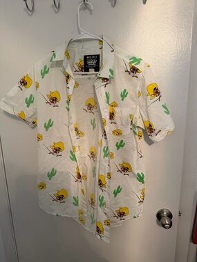 Looney Tunes White Short-Sleeve Button-Up Shirt with Yellow & Green Print